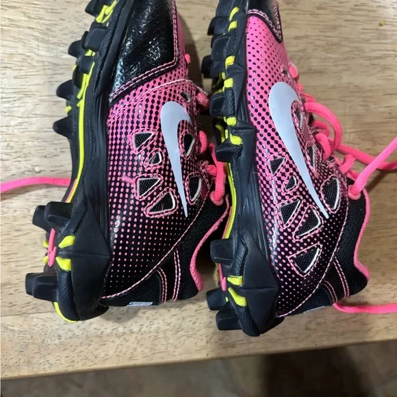 Nike Kids Pink and Black Ball Cleats - Picture 6 of 16
